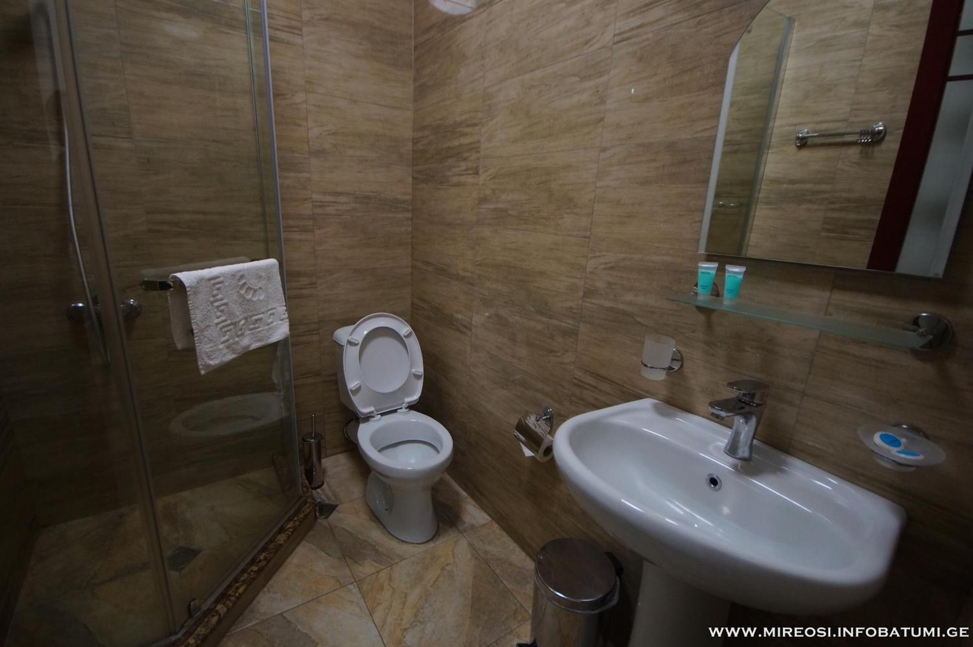 Hotel Mireosi Батуми Экстерьер фото