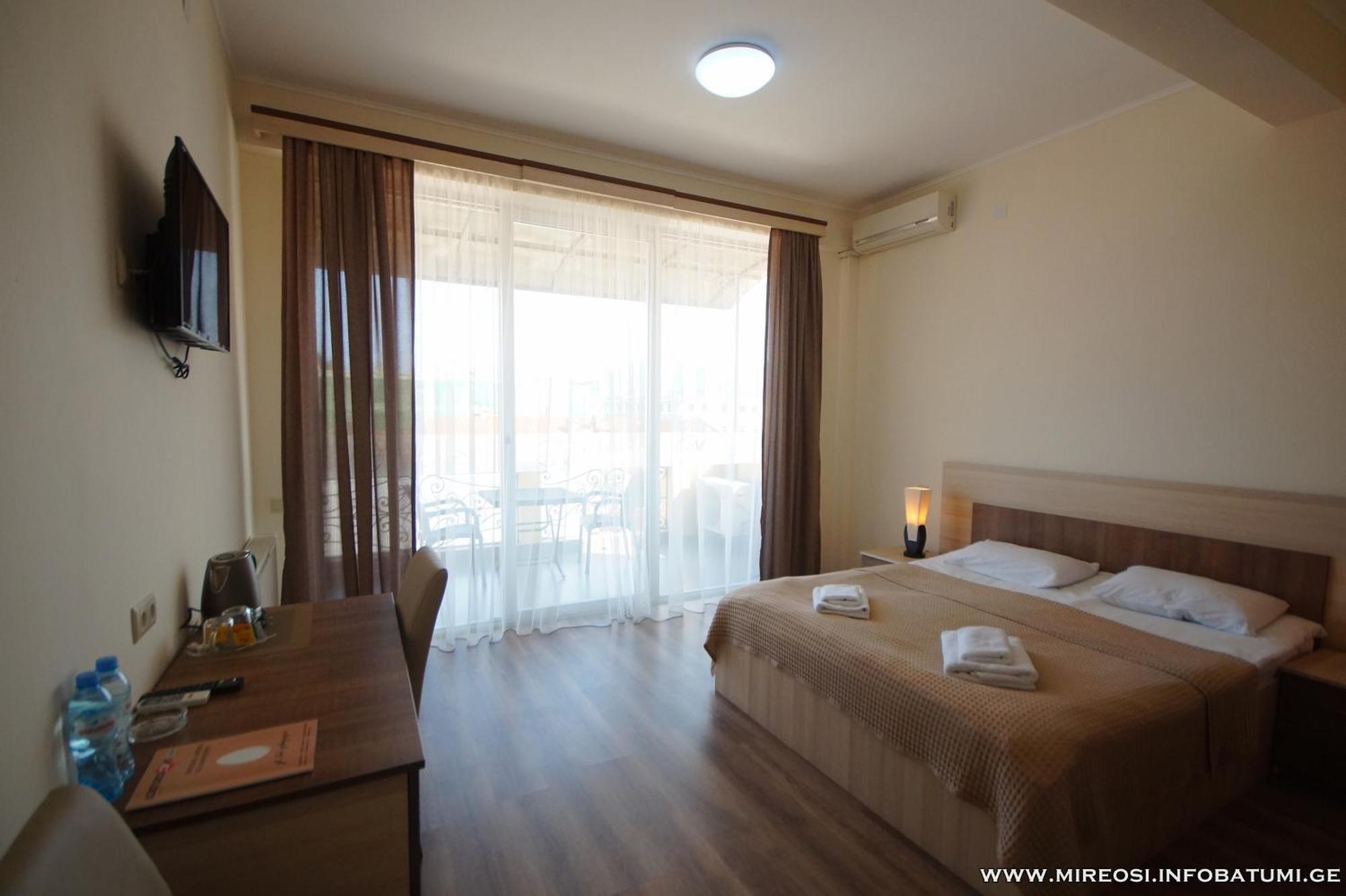 Hotel Mireosi Батуми Экстерьер фото