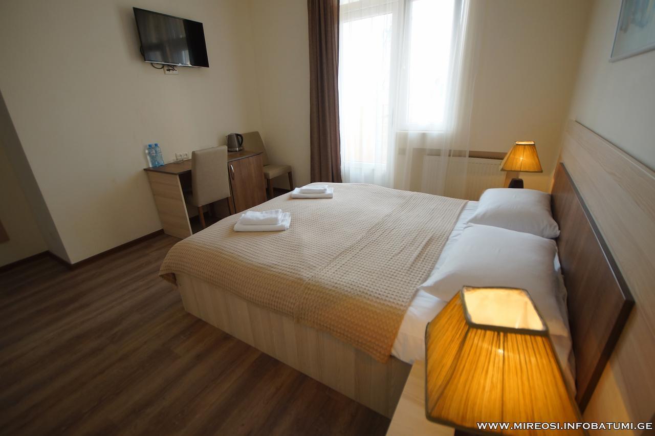 Hotel Mireosi Батуми Экстерьер фото