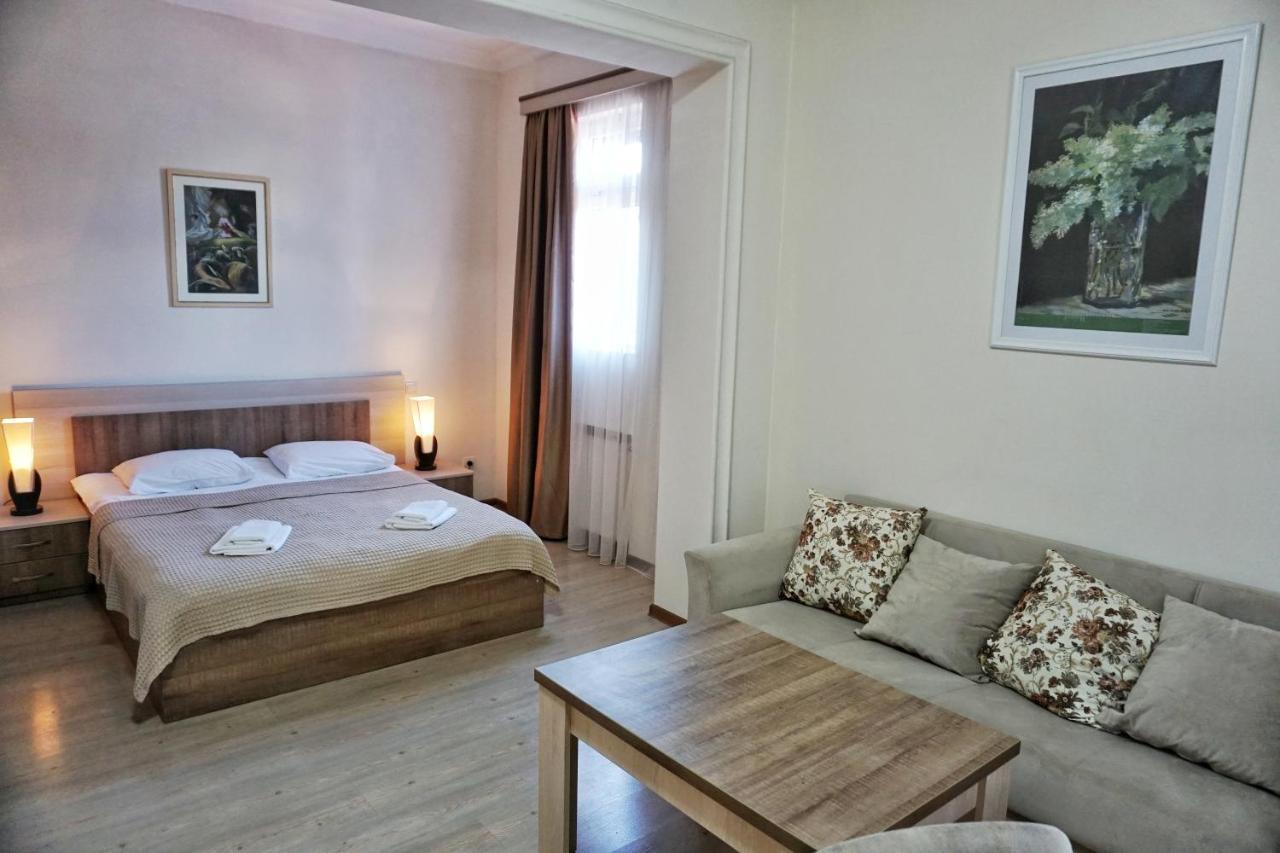 Hotel Mireosi Батуми Экстерьер фото